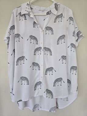 Jane and Delancey White Button-Up Blouse with Black Zebra Print 100% RAYON. XL